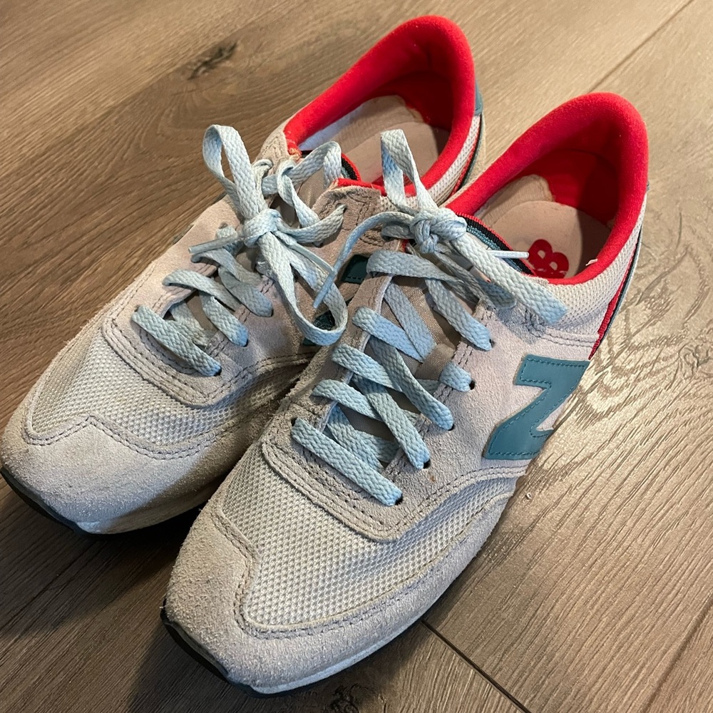 Like new womens new balance shoes